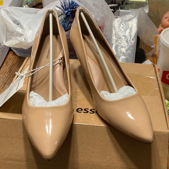 Amazon Essentials Women's Round Toe Medium Heel Pump Size 10 - Picture 1 of 6